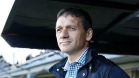 مدرب أرجنتيني “يؤدّب” مناصرا ثم يستقيل!؟