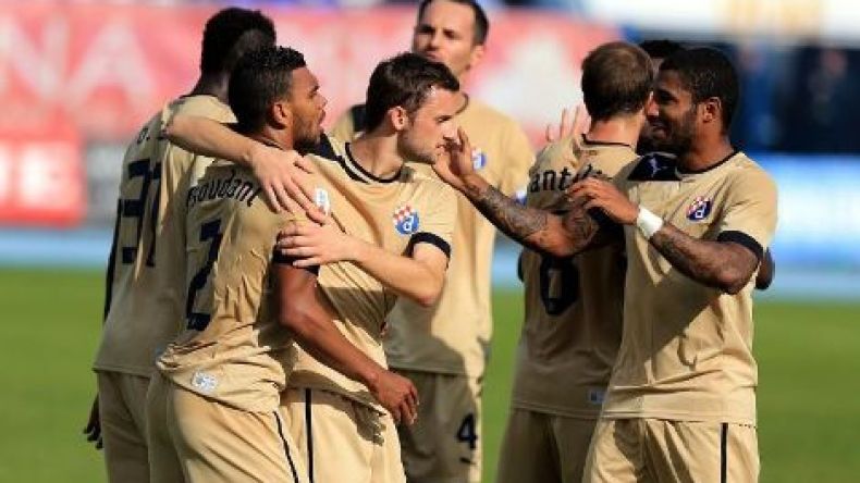 لاعبو “الخضر” يردون بالسرعة الإلكترونية ويطمئنون خليلوزيتش