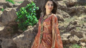 “الروبة النايلية” أنوثة طاغية وحلة أنيقة