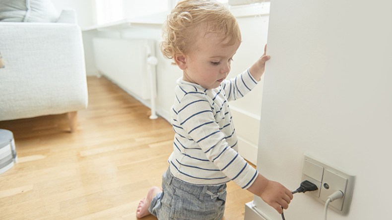 أطفال سقطوا في “المقلاة” وآخرون ماتوا تحت العجلات