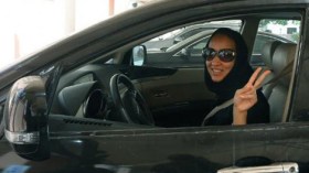 توقيف ناشطتين قادتا سيارة في الرياض