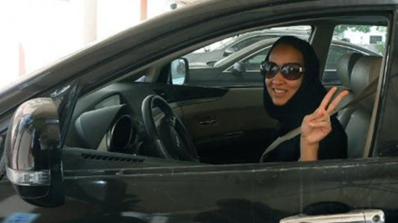 توقيف ناشطتين قادتا سيارة في الرياض