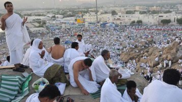 يوم عرفة.. اليوم المشهود الذي تخفق فيه القلوب وتدمع العيون