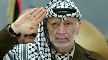 فرنسا تتكتّم على قاتل عرفات