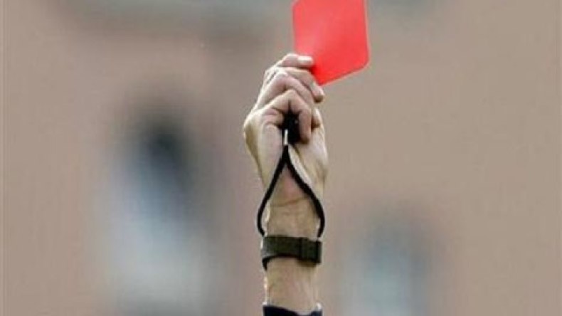 البرازيل.. قطع رأس حكم طعن لاعبا