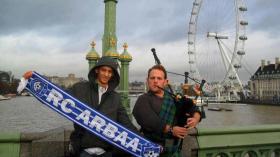 “المزمار” الأسكتلندي يبدّد ضباب لندن ويعزف ابتهاجا بصعود أمل الأربعاء!