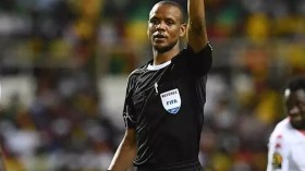 صحيفة سنغالية تتهم الحكم سيكازوي وترصد أخطاءه المثيرة للجدل