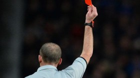 إقصاء حكم رئيسي عامين بسبب تورطه في الرشوة