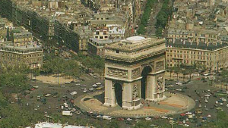 “الفرنسيون يتجاهلون دور المهاجرين المغاربة في الثقافة الفرنسية”