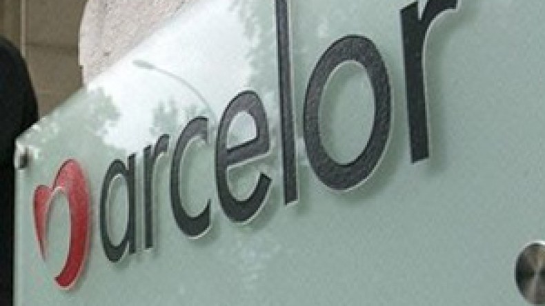 نقابيون  بوحدة  الميناء  بمركب  أرسيلور  في  إضراب  عن  الطعام