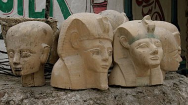 Des statues de « dieux » égyptiens récupérées à Chlef : Ramsès II à 400 millions et Akhenaton à 500 millions de centimes