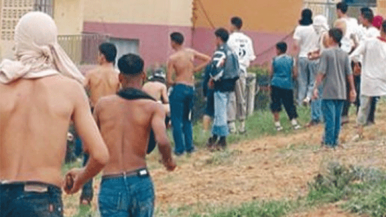 حرب شوارع بـ”السينيال” والسيوف تخلف جرحى بالدويرة!