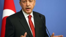أردوغان‭ ‬يدافع‭ ‬عن‭ ‬الذاكرة‭ ‬الجزائرية‭ ‬والأسرة‭ ‬الثورية‭ ‬تتفرج