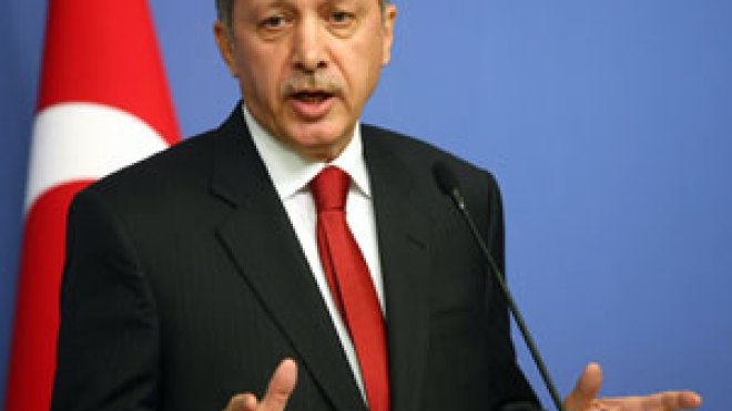 أردوغان‭ ‬يدافع‭ ‬عن‭ ‬الذاكرة‭ ‬الجزائرية‭ ‬والأسرة‭ ‬الثورية‭ ‬تتفرج