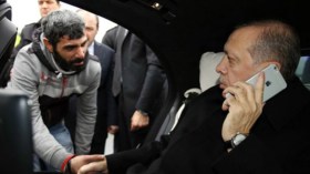 أردوغان يتدخّل لإنقاذ رجل حاول الانتحار
