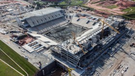 إيقاف العمل في ملعب حفل افتتاح كأس العالم بعد وفاة عامل