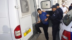 عصابة تسرق شاحنة شاب وتصوره في أوضاع مخلة ببسكرة