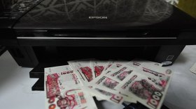 تفكيك شبكة دولية لتزوير العملة في غليزان