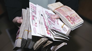 Les Algériens prêtent 2.000 milliards aux banques