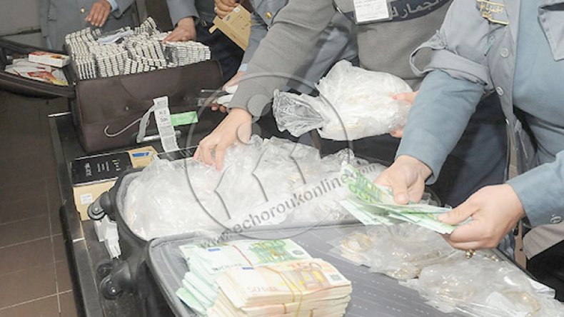 توقيف شخص حاول تهريب 50 ألف أورو بمطار هواري بومدين
