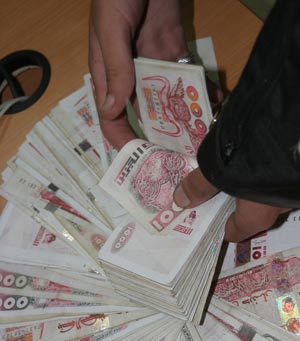 Augmentations allant de 6 à 13 mille dinars dans les salaires des employés de banques