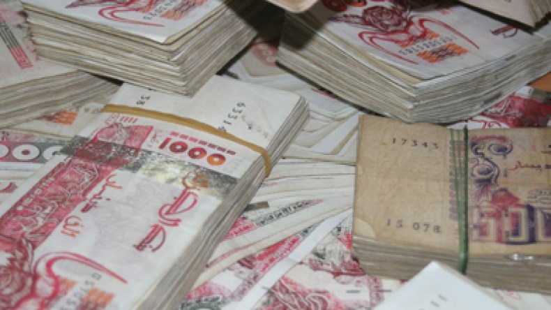 إحباط تهريب مليار ونصف مليار سنتيم جزائري إلى تونس