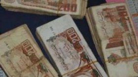 الجزائريون يتداولون أسوأ أوراق نقدية في العالم