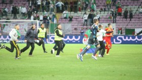 ظاهرة اجتياح الميدان تسيء للجزائر قبل المونديال