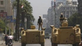 انتشار الجيش المصري وبدء مسيرات مؤيدة لمرسي