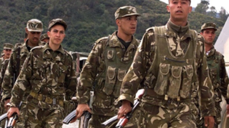 مقترحات بتخفيض مدة الخدمة الوطنية إلى 6 أشهر للجامعيين وإعفاء الأميين