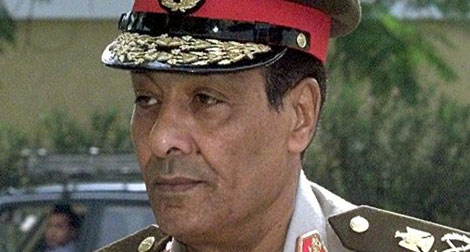 Égypte: l'armée promet de remettre le pouvoir au président avant juillet