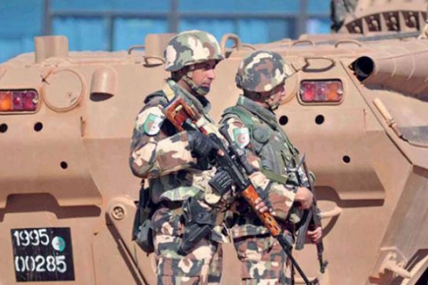 Tamanrasset: un terroriste se livre aux autorités militaires