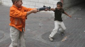 مصادرة مسدسات بلاستيكية حطيرة و “الثورات “تهيمن على ألعاب العيد