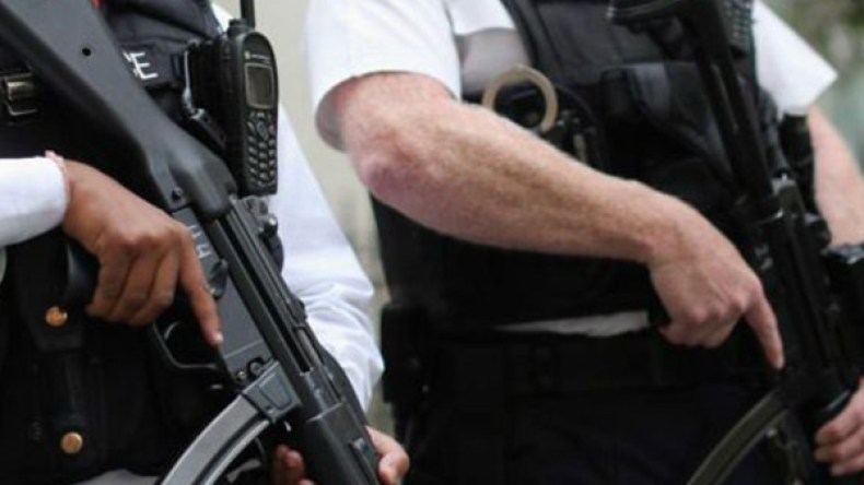 بريطانيا تراجع قانون استعمال الشرطة للسلاح