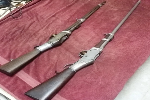 Guns and bombs discovered inside houses in Algiers