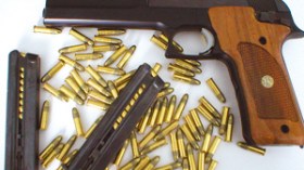 الجمارك تحبط محاولة تهريب أسلحة وذخيرة باتجاه فرنسا