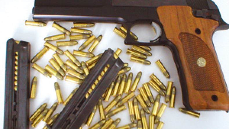 الجمارك تحبط محاولة تهريب أسلحة وذخيرة باتجاه فرنسا