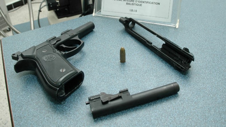 مغتربون يتورطون في قضايا بسبب إدخالهم لأسلحة الصيد ولوازمه