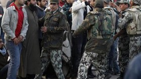 مصر: الجيش يهدد