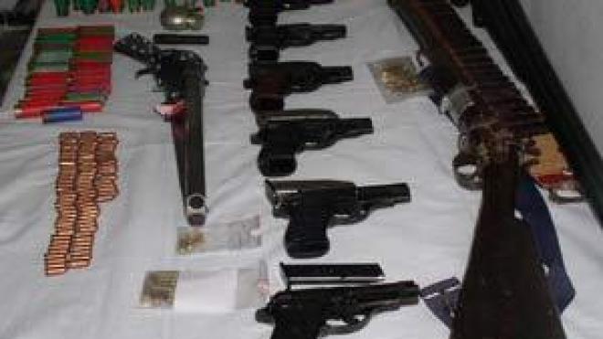 رقص وغناء و”دربوكة” لسرقة سلاح ناري