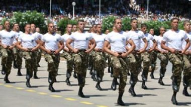 300 mille postulants à une carrière militaire