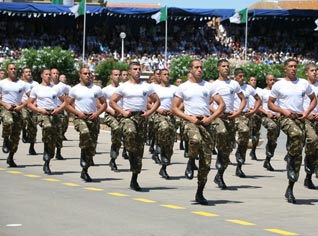 300 mille postulants à une carrière militaire