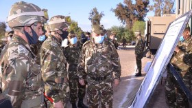 قيادات في الجيش تكثف زياراتها للحدود الغربية