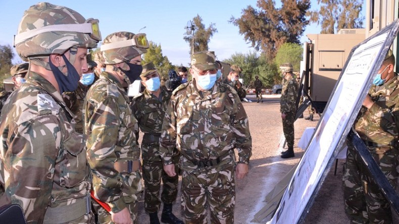 قيادات في الجيش تكثف زياراتها للحدود الغربية