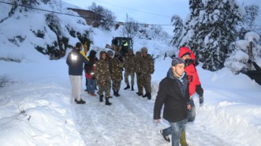 Army Troops Rescue Affected Populations in 20 Provinces Blocked by Snow