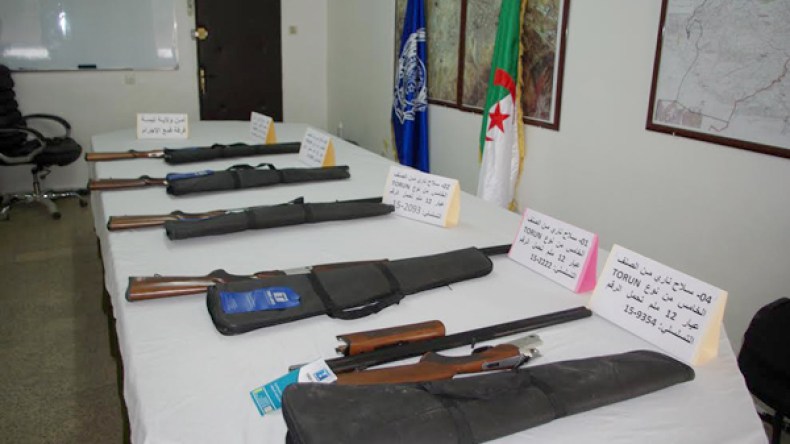 الإطاحة بشبكة دولية مختصة في المتاجرة بالأسلحة النارية بتبسة