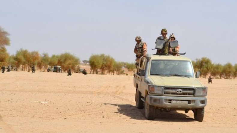 الجيش والدرك يوّقفان 9 مهربين ويحجزان كمية من الوقود بتمنراست