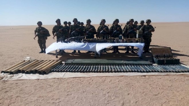 الجيش يكشف مخبأ للأسلحة والذخيرة بأدرار