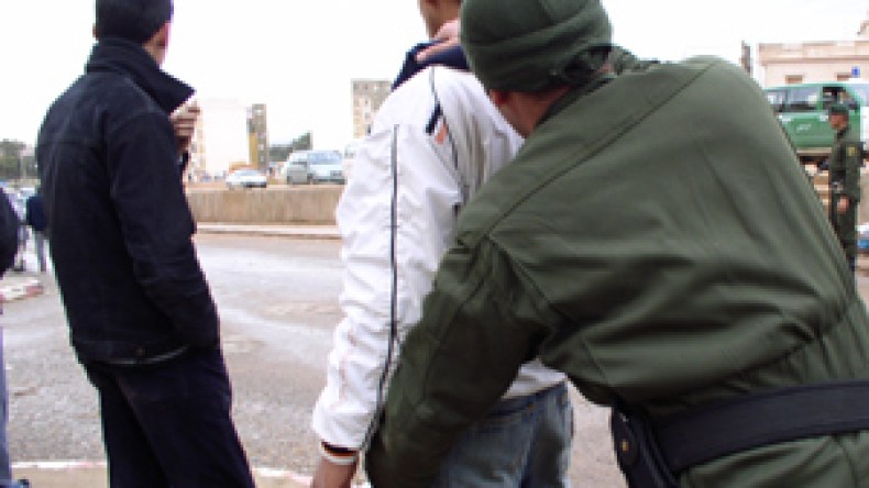 عصابة استغلت سنوات الإرهاب لترويع المواطنين والتجار