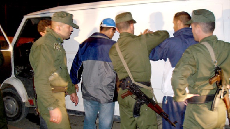 عصابة تحتجز نساء بمنزل مشبوه وتهدد بتفجيره وذبح رضيع بالمسيلة